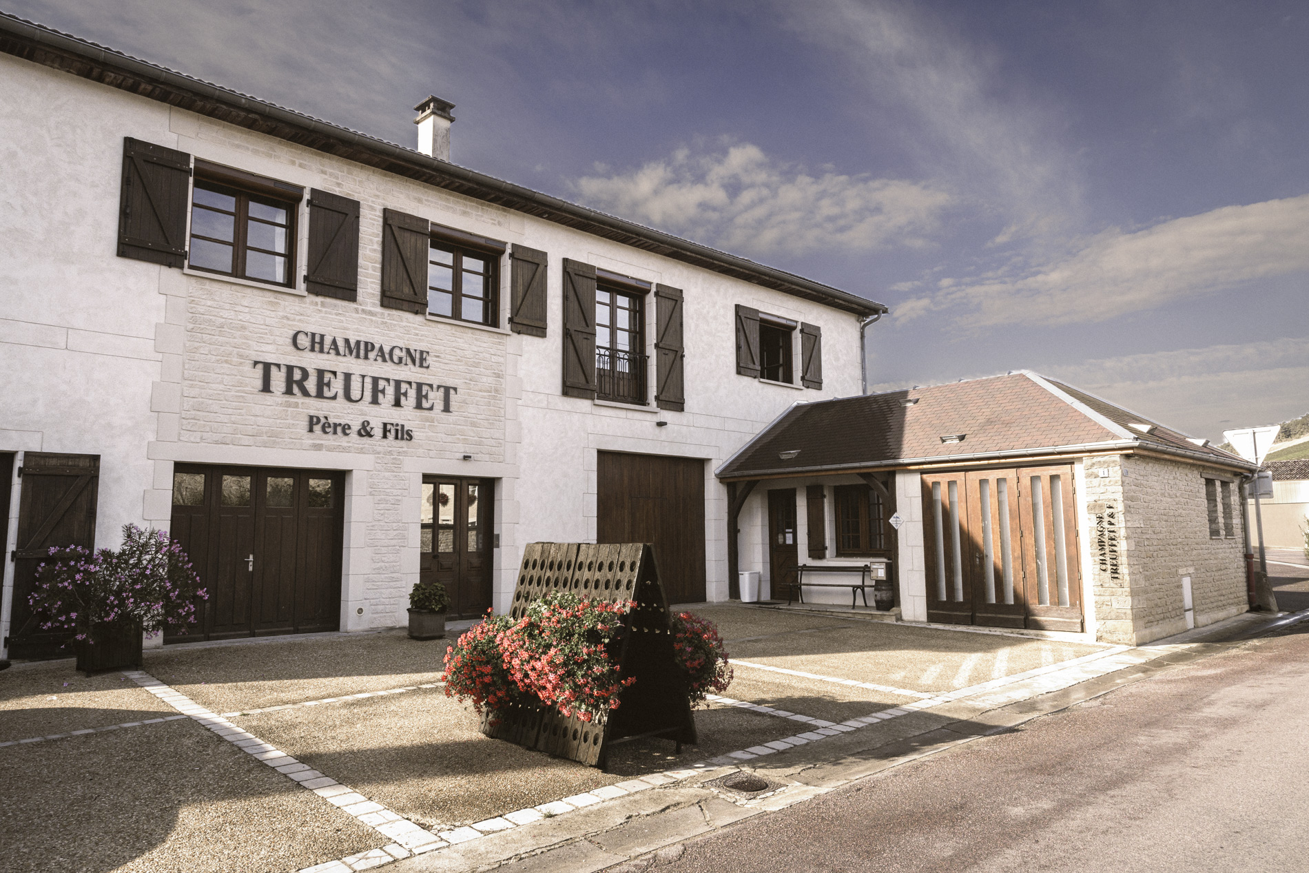 Façade de la Maison Champagne Treuffet Père & Fils à Balnot-sur-Laignes