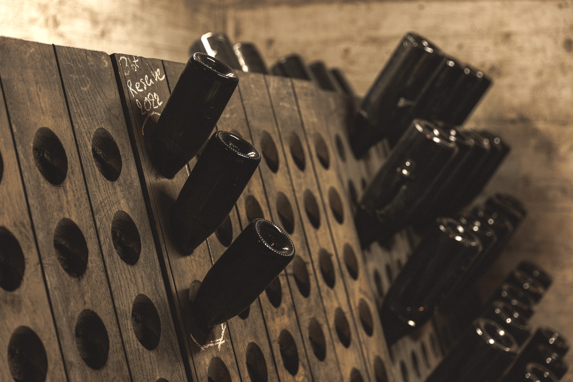 Les bouteilles de la Maison Champagne Treuffet en cave